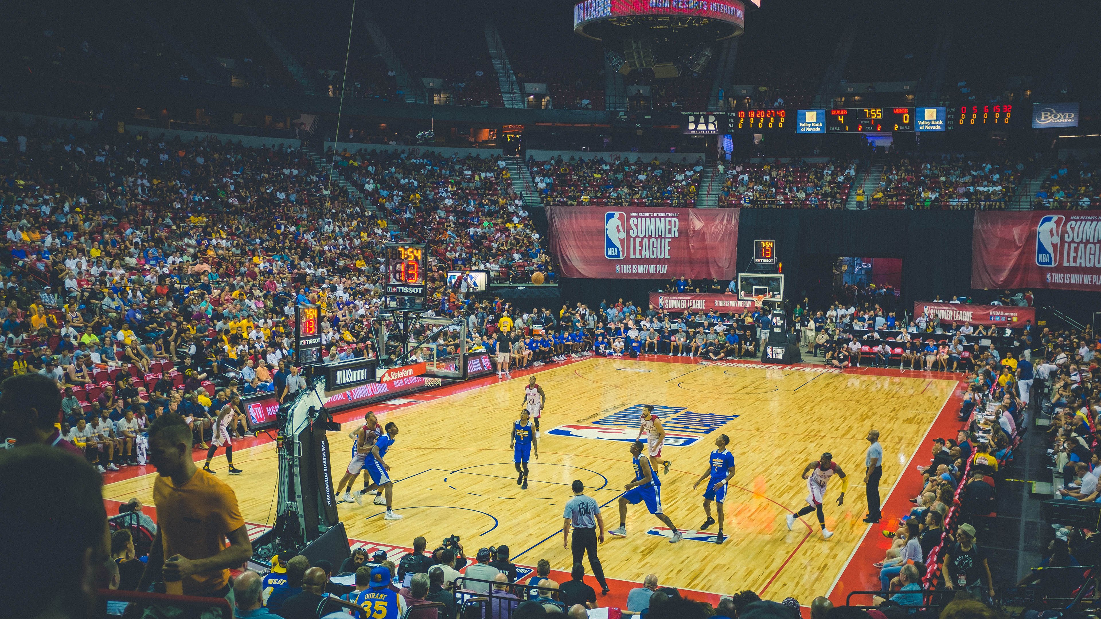 德甲引入VR技术，推动虚拟观赛新纪元，德甲官方解说